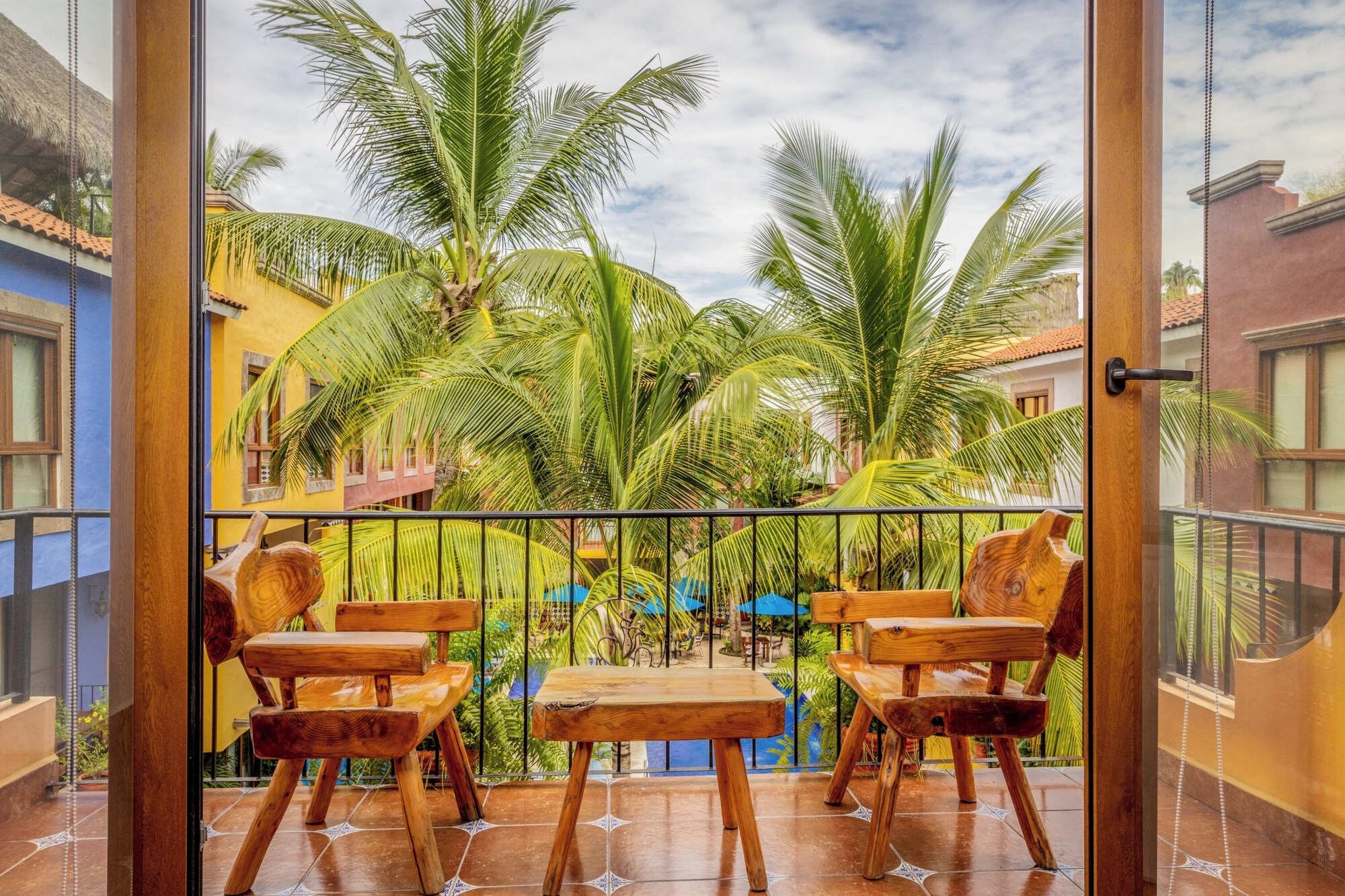 Casa Lotería -Pueblito Sayulita- Colorful, Family and Relax Experience with Private Parking and Pool