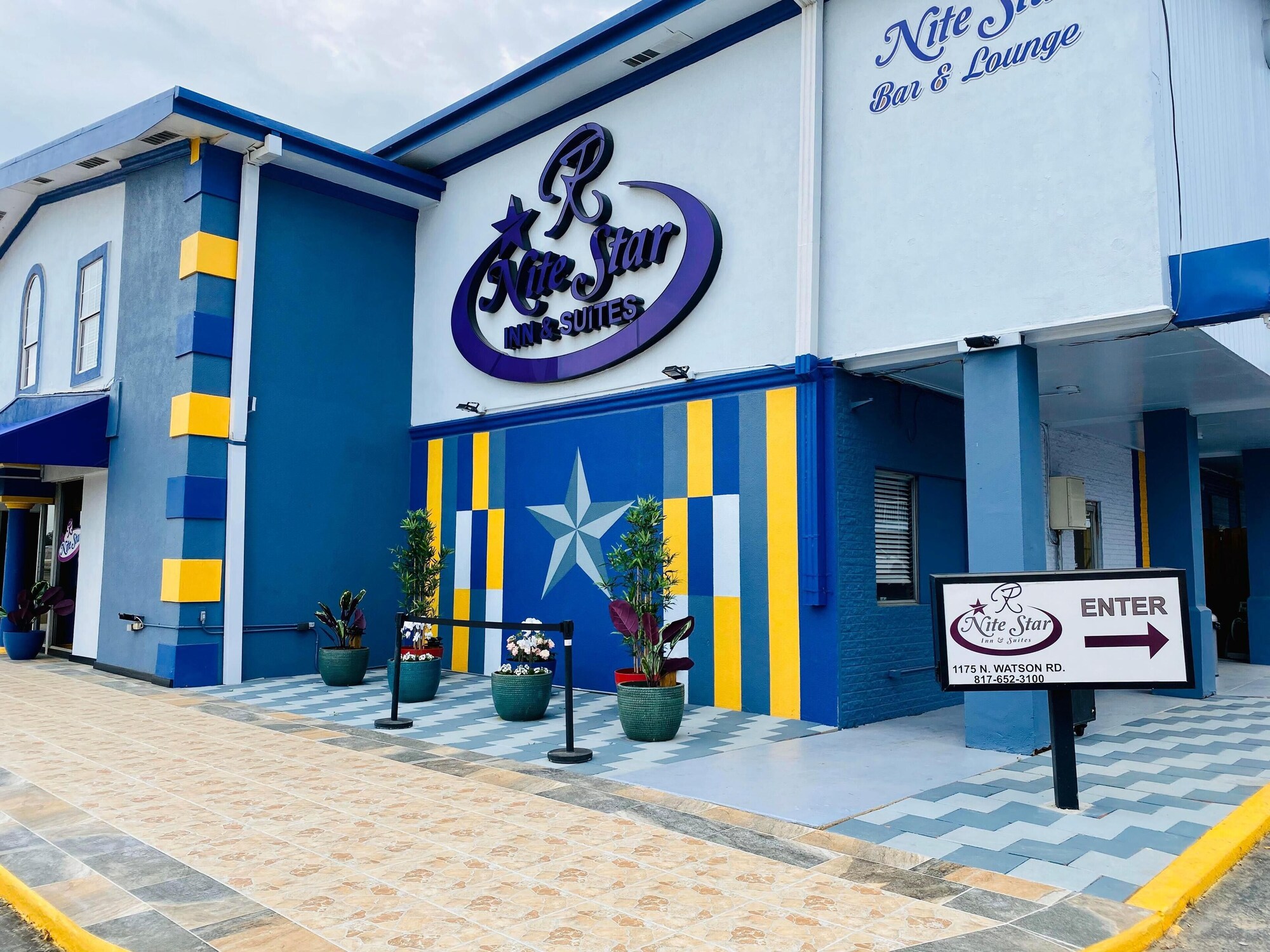 R Nite Star Inn & Suite