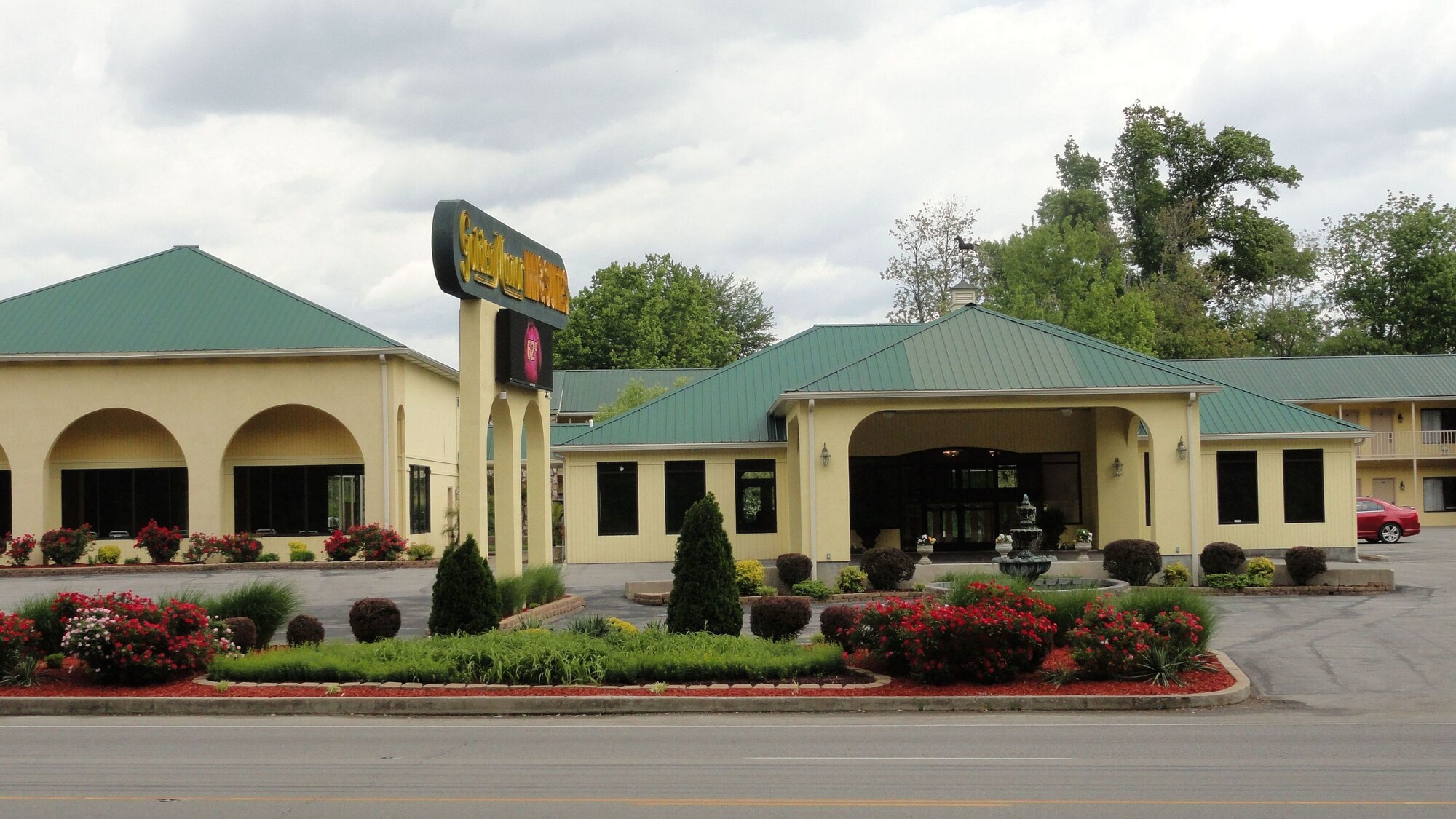 Golden Manor Inn & Suites