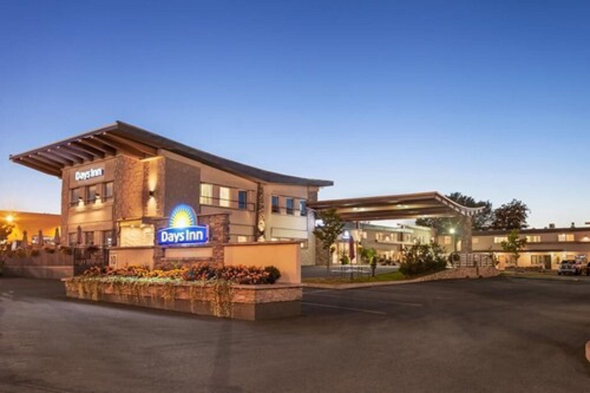 Days Inn by Wyndham Montreal East