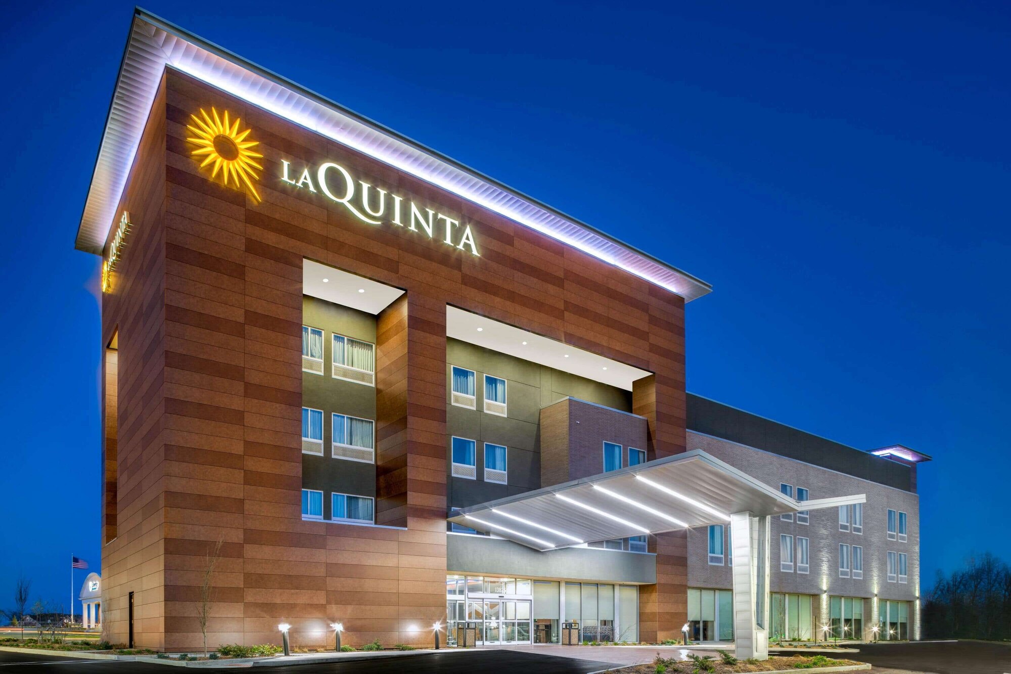 La Quinta Inn & Suites by Wyndham Louisville NE/Old Henry Rd